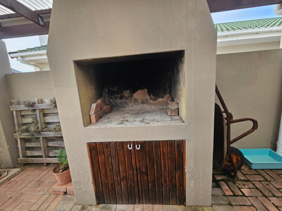 3 Bedroom Property for Sale in Stilbaai Wes Western Cape